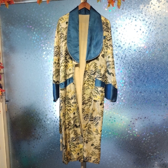 Japanese Smoking Jacket - Picture 3 of 17